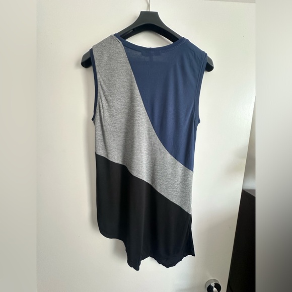 BCBG asymmetrical top. Size M - Picture 2 of 2
